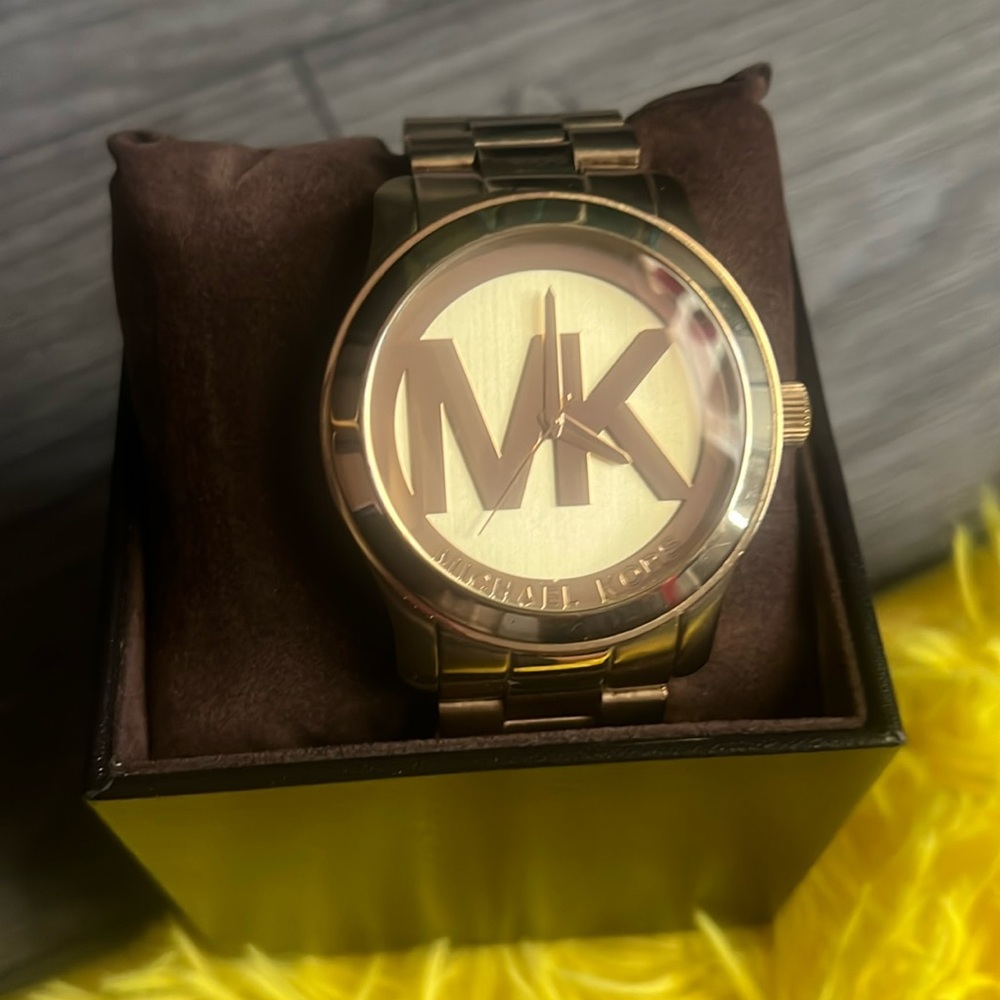 Michael Kors watch, needs battery